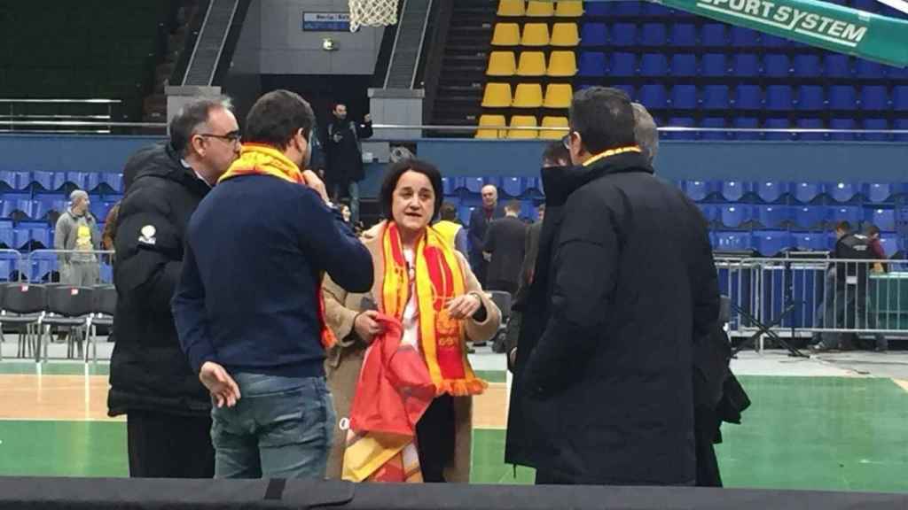 En febrero de 2018, animando a la selección española femenina de baloncesto en Kiev.