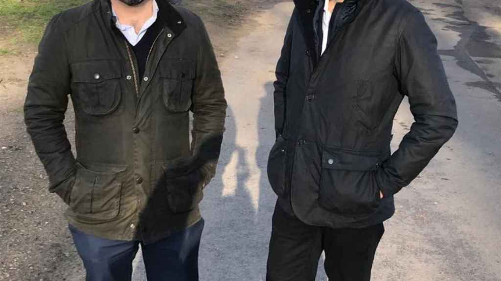 Tony Timoner (izquierda) y Luis Quiroga, fundadores de Oikos, en Green Park, Londres.
