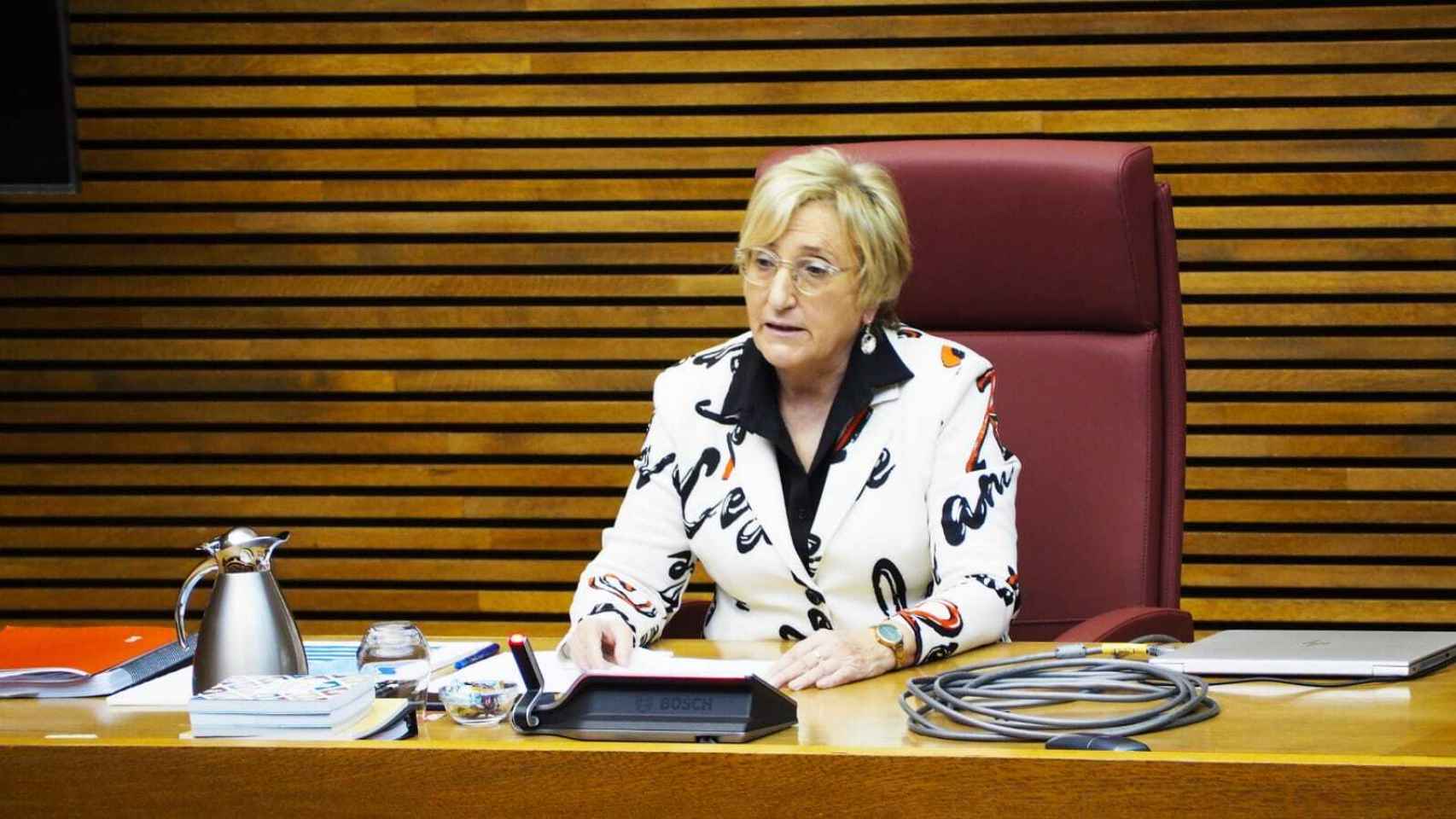 La consellera Ana Barceló en una intervención en las Cortes Valencianas.