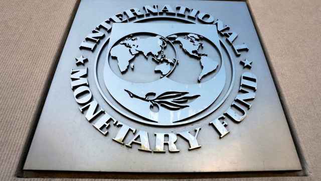 Logo del Fondo Monetario Internacional (FMI) en su sede de Washington.