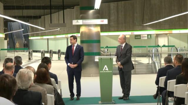 Juan Manuel Moreno Bonilla, acompañado del alcalde de Málaga, Francisco de la Torre, en la inauguración de la estación Guadalmedina.