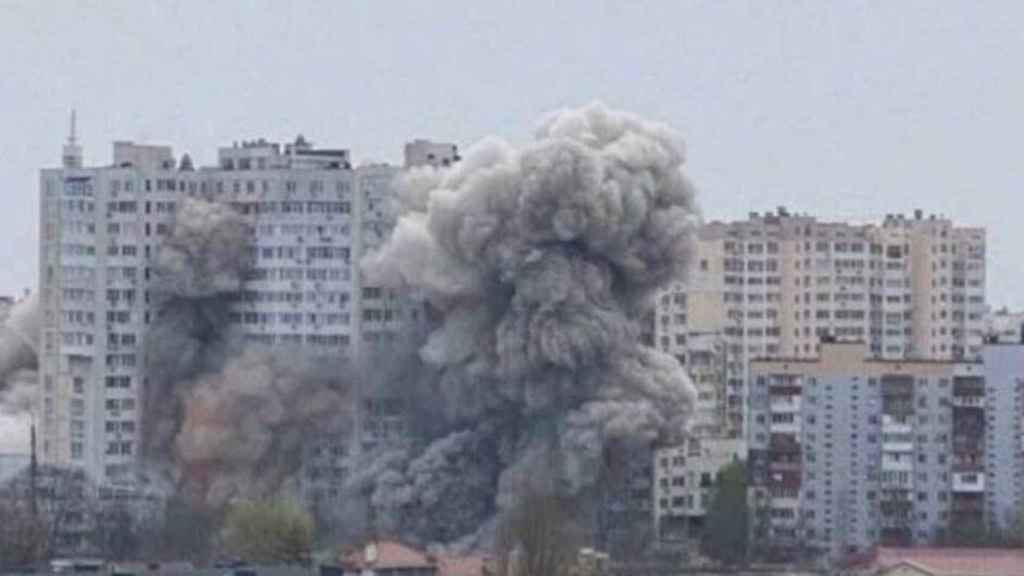 Uno de los edificios residenciales de Odesa bombardeados este sábado.