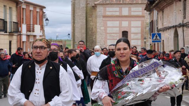 Ofrenda floral en el día de  la Comunidad en Villalar