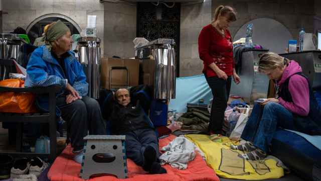 Refugiados en el metro de Járkov
