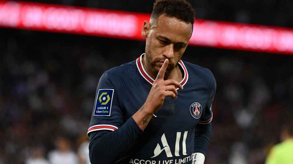 Neymar, mandando callar durante la celebración de un gol con el PSG