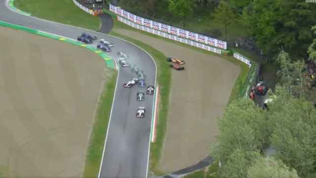 Carlos Sainz, fuera del Gran Premio de Emilia Romagna por el toque con Daniel Ricciardo