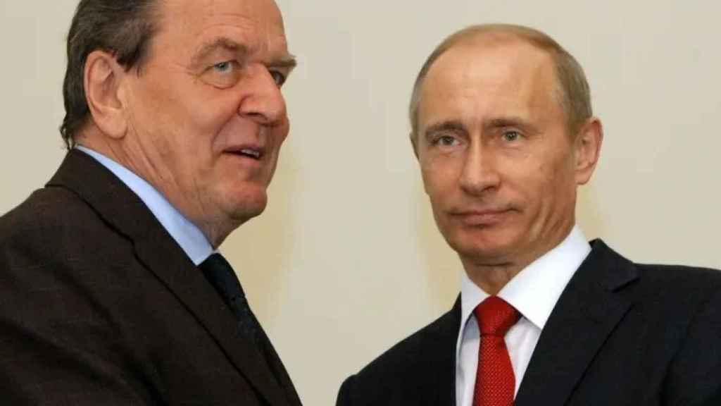 Gerhard Schröder y Vladímir Putin en una imagen de archivo. Efe