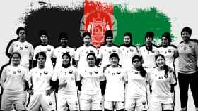 La selección de fútbol femenino de Afganistán, en un fotomontaje.