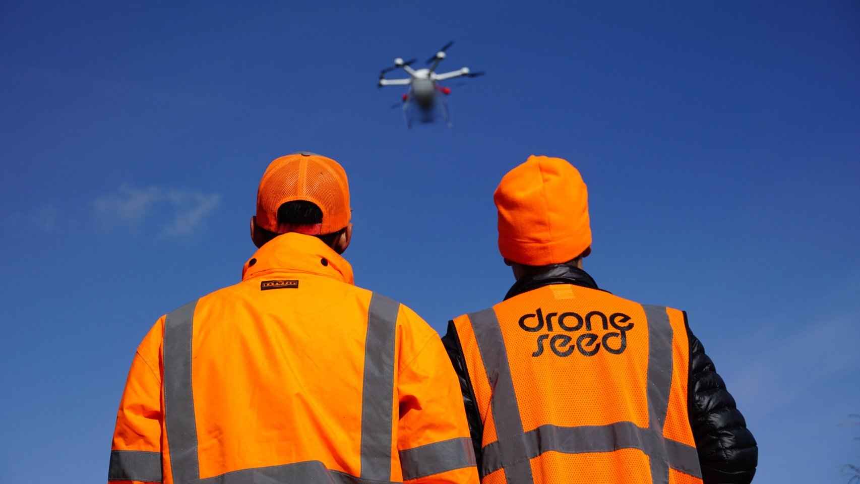 Operadores de la empresa DroneSeed