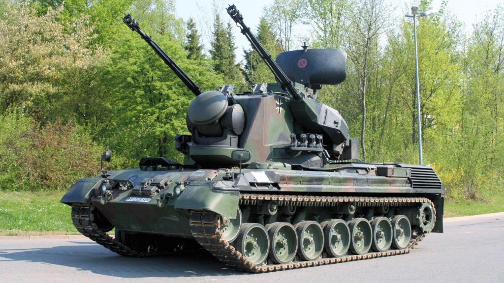 Gepard hat zwei Geschütztürme und zwei Radargeräte