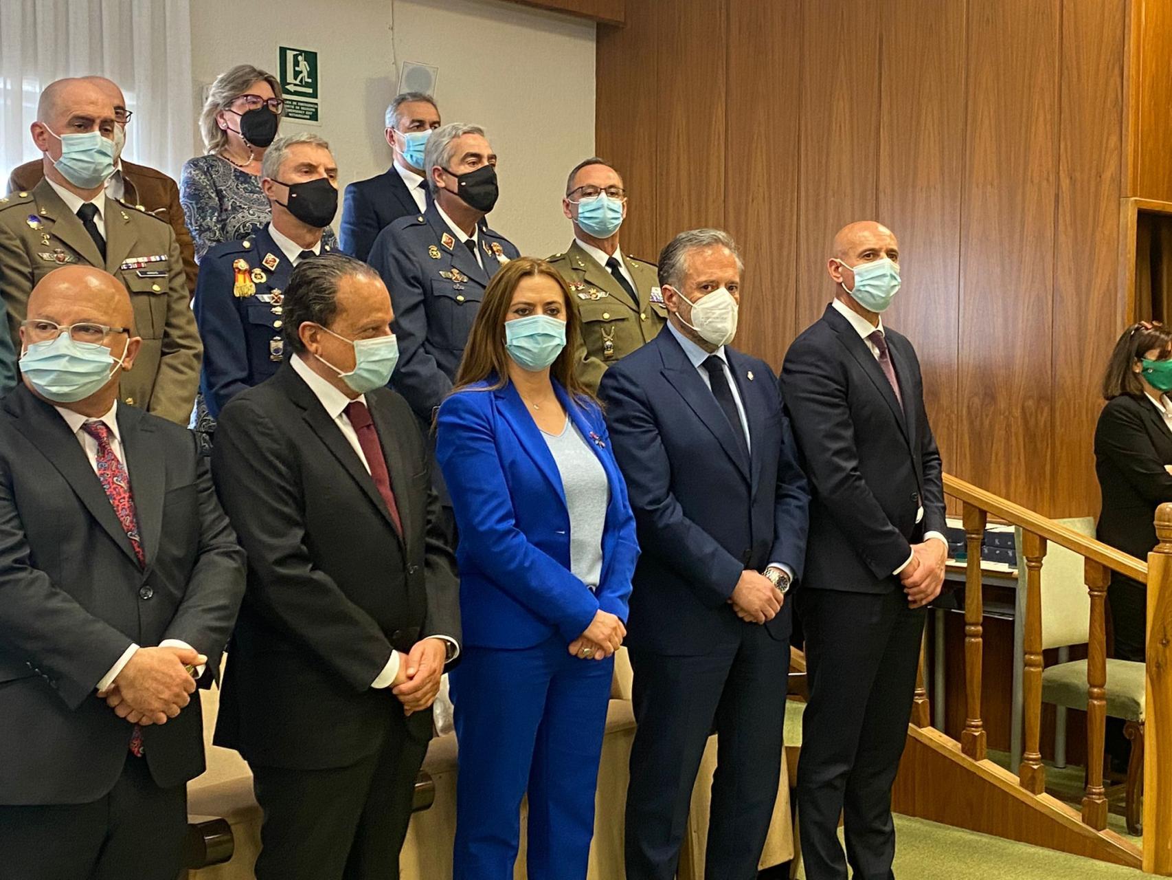 La delegada del Gobierno en Castilla y León, Virginia Barcones, con el rector de la Universidad de León, este martes.