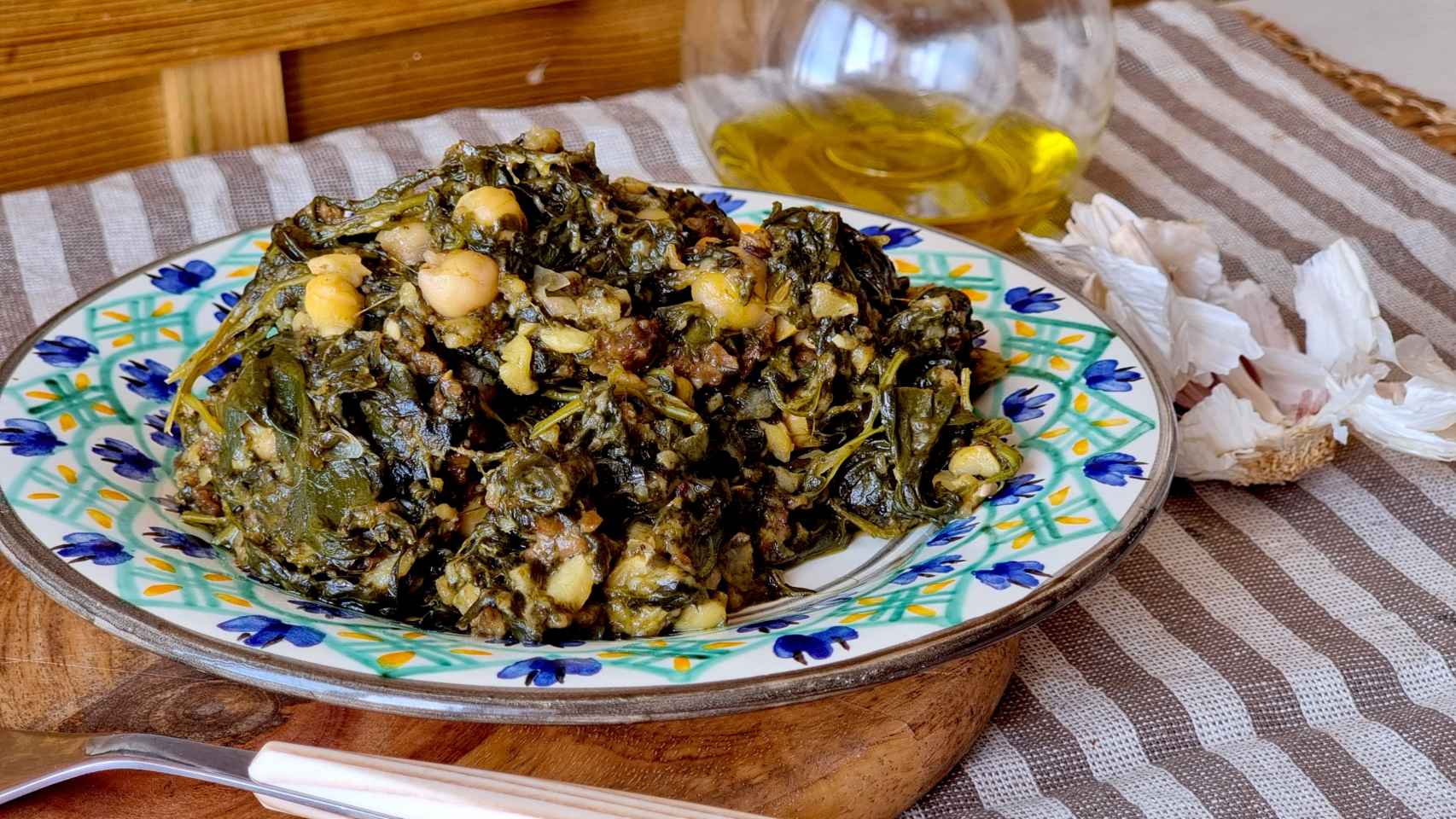 Espinacas con garbanzos estilo andaluz, un plato vegano lleno de tradición