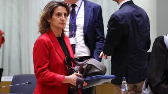 La vicepresidenta tercera del Gobierno, Teresa Ribera, durante una reunión en Bruselas