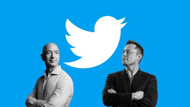 Elon Musk y Jeff Bezos en un fotomontaje con el logo de Twitter.