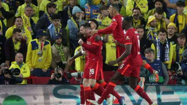 Los jugadores del Liverpool celebran el gol de Sadio Mané.