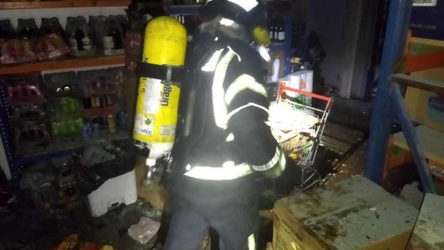 Susto en Ponferrada al incendiarse el almacén de la zona de La Peregrina