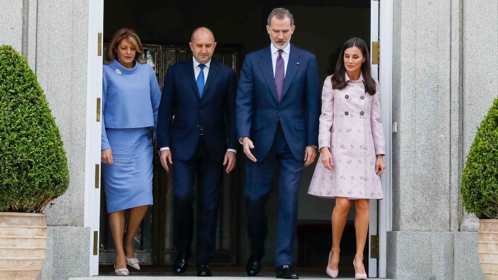 Los reyes Felipe VI y Letizia con el presidente de Bulgaria, Rumen Radev, y a su esposa, Desislava Radeva.
