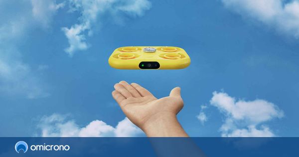 Snapchat offre un selfie drone che atterra nel palmo della tua mano e sta in una tasca