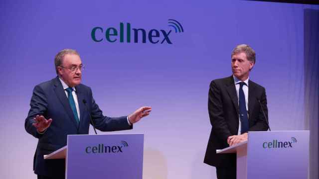 Tobías Martínez, consejero delegado de Cellnex, y Bertrand Kan, presidente no ejecutivo de la compañía, en una rueda de prensa con motivo de la junta general de accionistas de 2022.