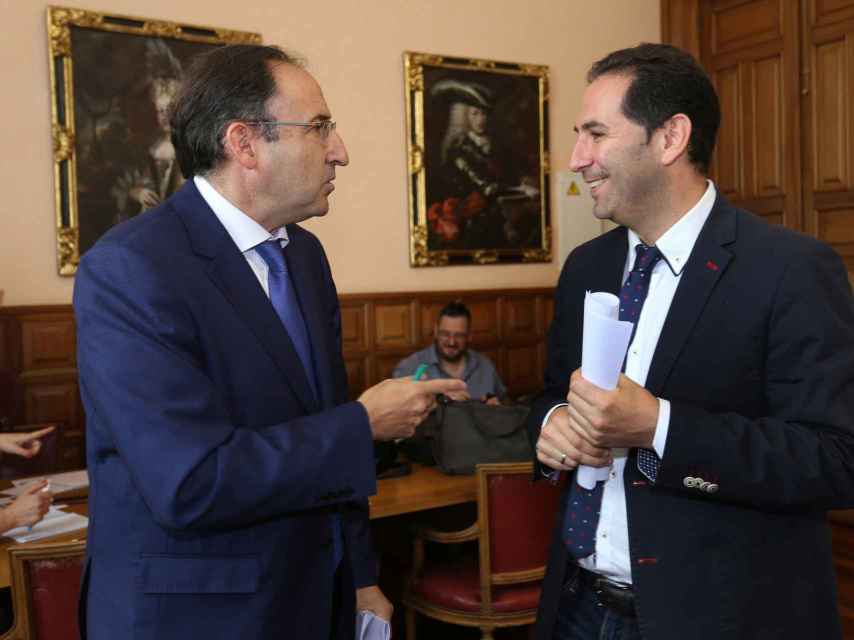 El alcalde de Palencia, Mario Simón (D); y el primer teniente de alcalde, Alfonso Polanco (I).