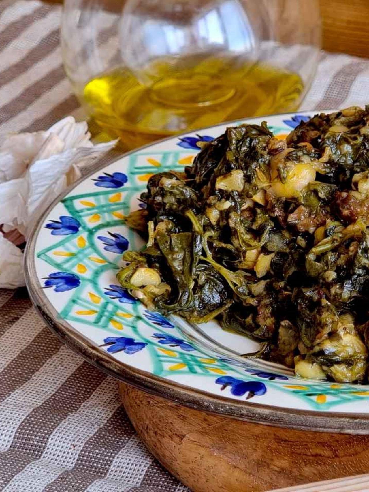 Espinacas con garbanzos estilo andaluz, un plato vegano lleno de tradición