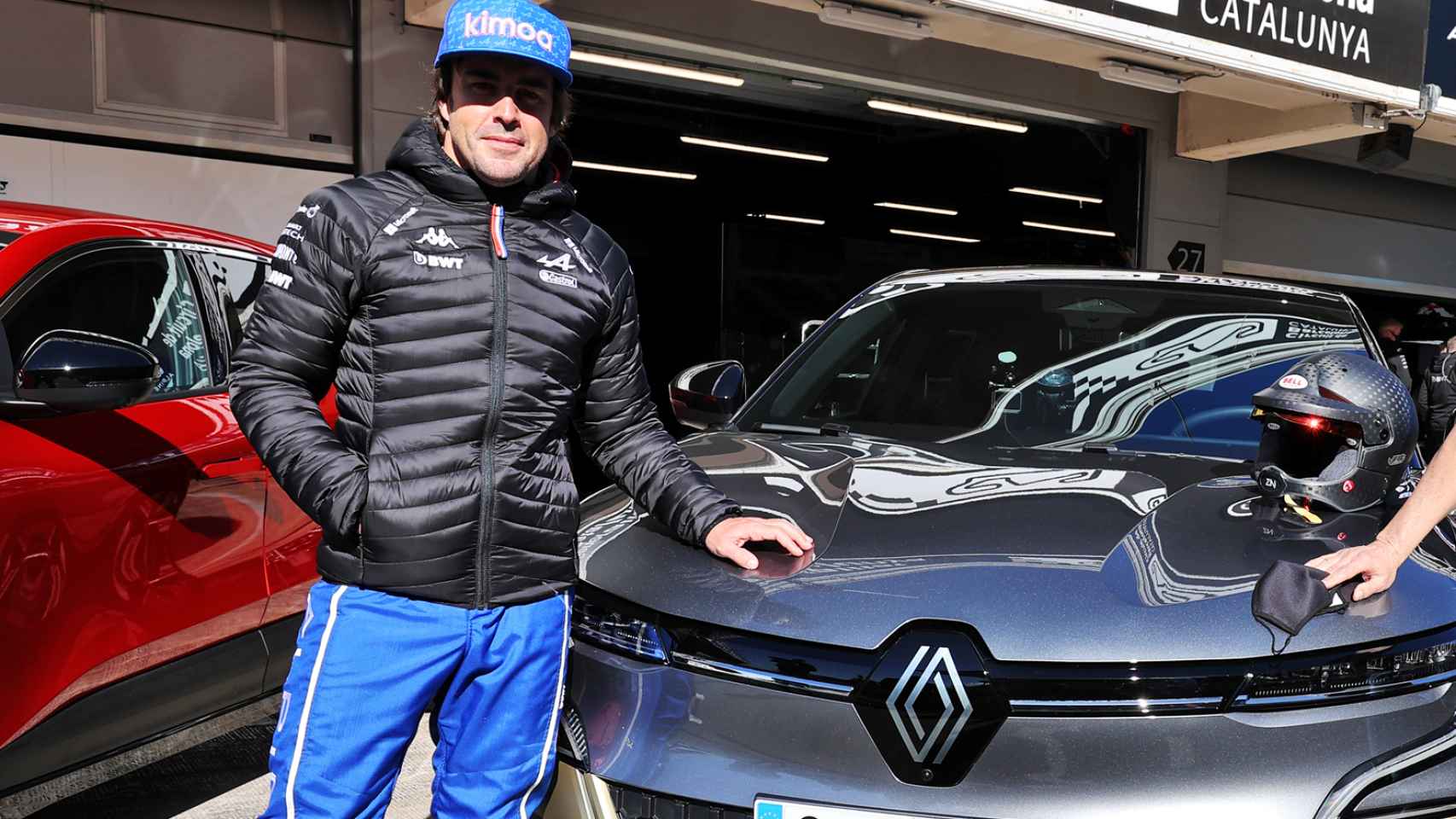 Fernando Alonso vuelve a conducir el Renault Mégane… pero ahora como coche eléctrico