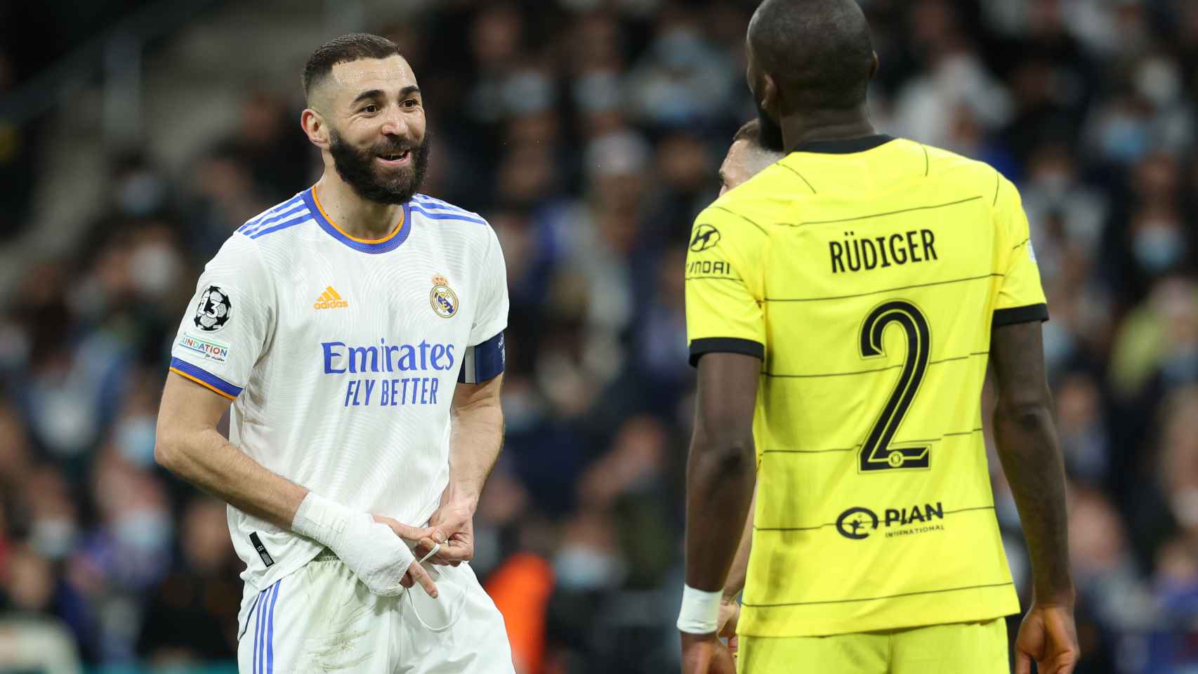 Karim Benzema y Antonio Rüdiger, durante el Real Madrid - Chelsea de Champions League