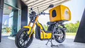 Una de las motos eléctricas CargoPro de la startup vizcaína NUUK Mobility Solutions (NMS) que utiliza Correos en España, Portugal y Costa Rica.
