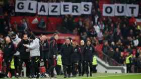 La afición del Manchester United pide la salida de los Glazers en Old Trafford