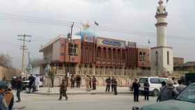 La zona de la mezquita que ha sufrido el atentado suicida esta tarde.