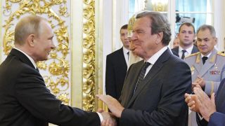 Schröder, en la toma de posesión de Putin como presidente, en el Palacio de Moscú.