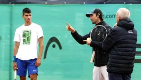 Carlos Alcaraz, junto a Juan Carlos Ferrero y Antonio Martínez Cascales.