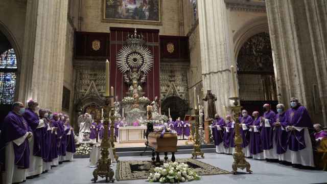 Sevilla da el último adiós al cardenal Carlos Amigo
