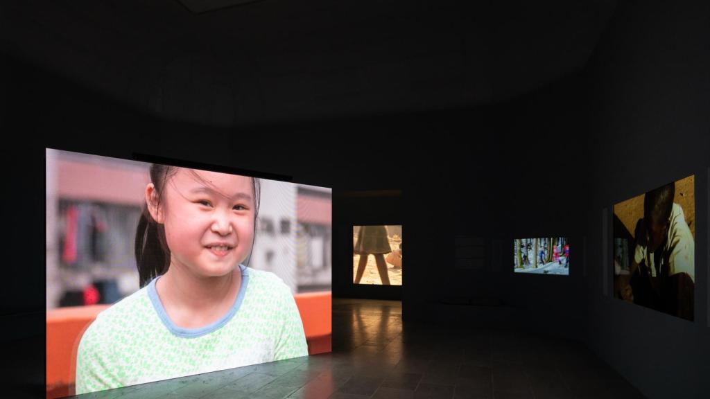 Francis Alÿs en el pabellón d Bélgica. Foto: Marco Cappelletti / Cortesía: Bienal de Venecia