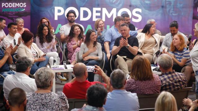 Irene Montero, junto a miembros de Podemos Andalucía en Málaga.