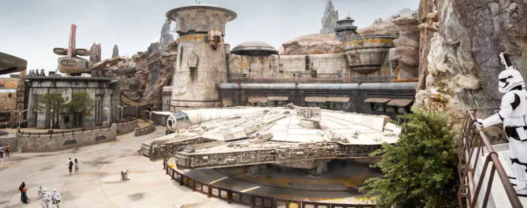 Halcón Milenario en la tierra de Star Wars del parque de Disneyland en Orlando.