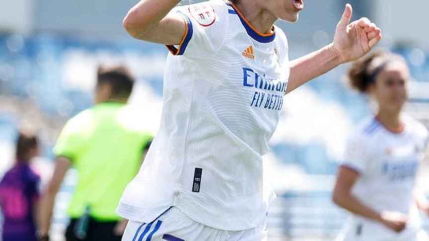 Olga Carmona celebra un gol del Real Madrid Femenino ante el Madrid CFF