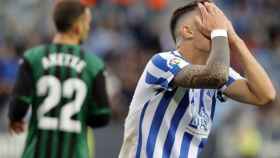 Un jugador del Málaga se lamenta en el partido jugado contra el Eibar.