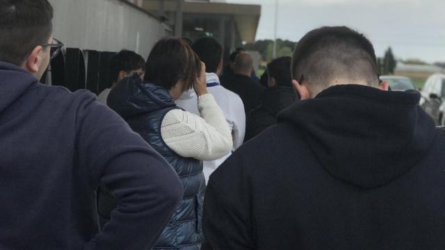 Colas en la ciudad deportiva Andrés Iniesta para acceder a una de las entradas. Foto: Albacete Balompié