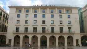 La fachada de la Audiencia de Alicante en imagen de archivo.