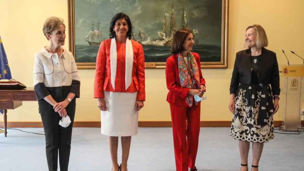 La actual directora del CNI, Paz Esteban; la secretaria de Estado de Defensa, Esperanza Casteleiro; la ministra Margarita Robles y  la subsecretaria del Ministerio, Amparo Varcarce.
