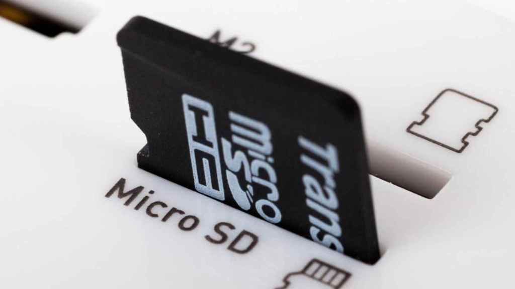 Una tarjeta MicroSD