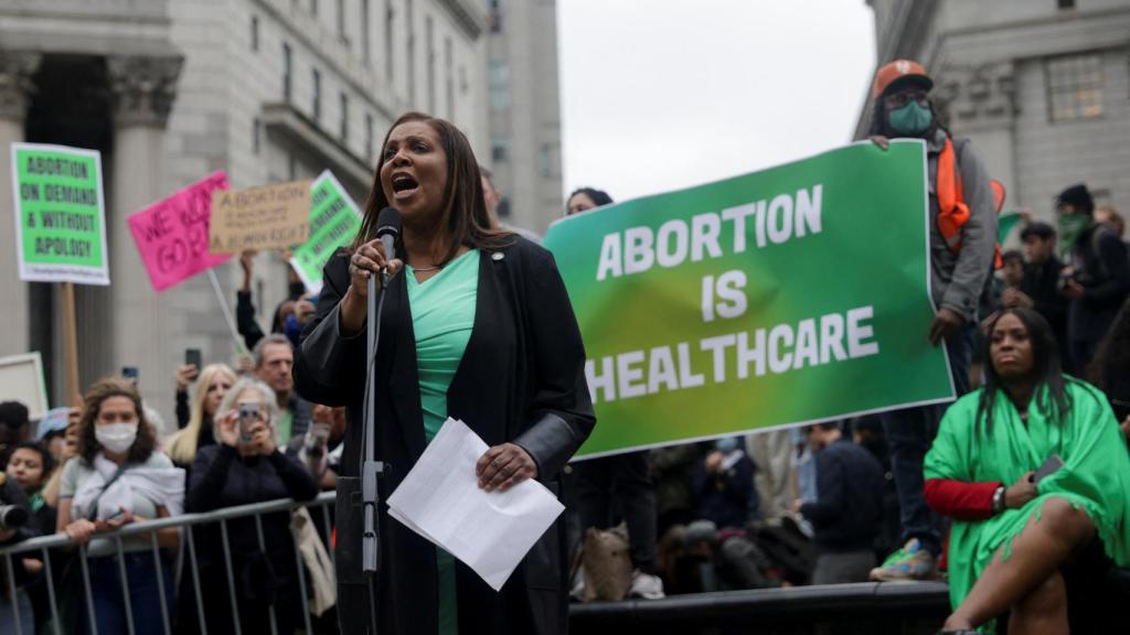 La fiscal general de Nueva York, Letitia James, en las manifestaciones a favor de la sentencia Roe vs. Wade.