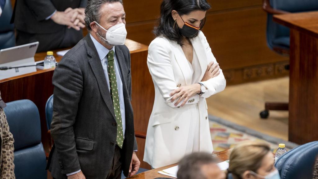 Íñigo Henríquez de Luna y Rocío Monasterio, diputados de Vox en la Asamblea de Madrid.