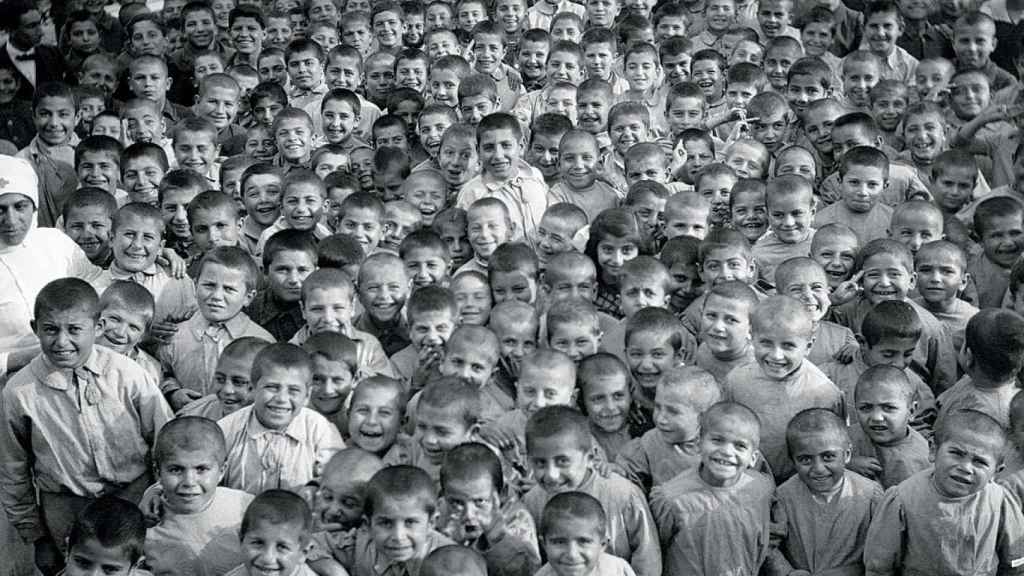 Niños víctimas del genocidio armenio.