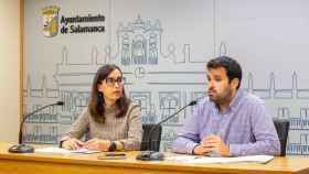 Los concejales socialistas Álvaro Antolín y María Jesús Santa María han detallado en rueda de prensa en qué consistiría este nuevo plan