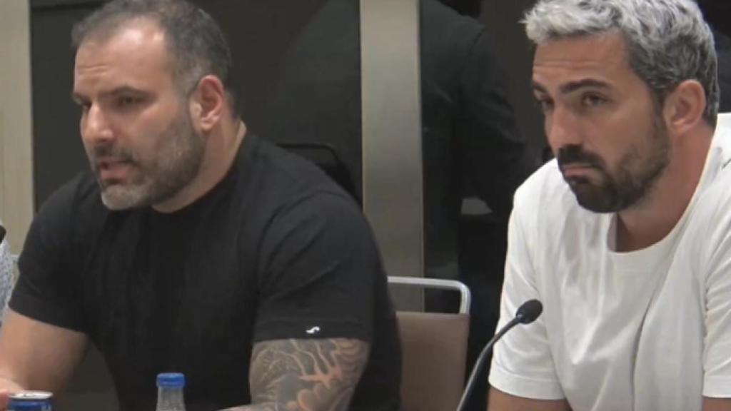 Fernando López y Lucas Guillaume durante la comparecencia del XV del León