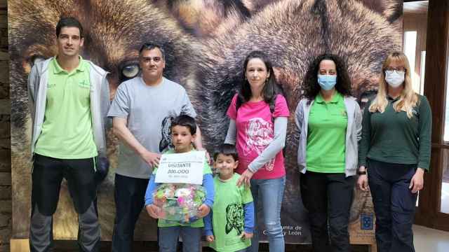 La familia Marchena-Sanz, visitantes de récord al Centro del Lobo Ibérico en Sanabria
