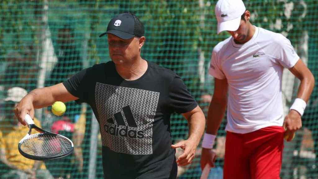 Marian Vajda y Novak Djokovic, durante un entrenamiento