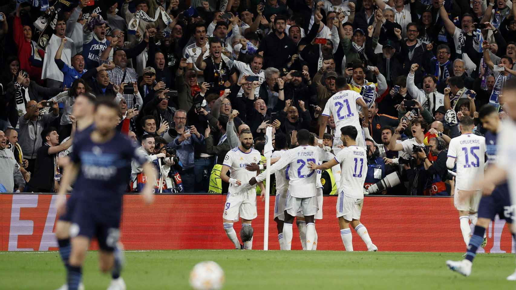 Los jugadores del Real Madrid celebran el tercer gol al Manchester City